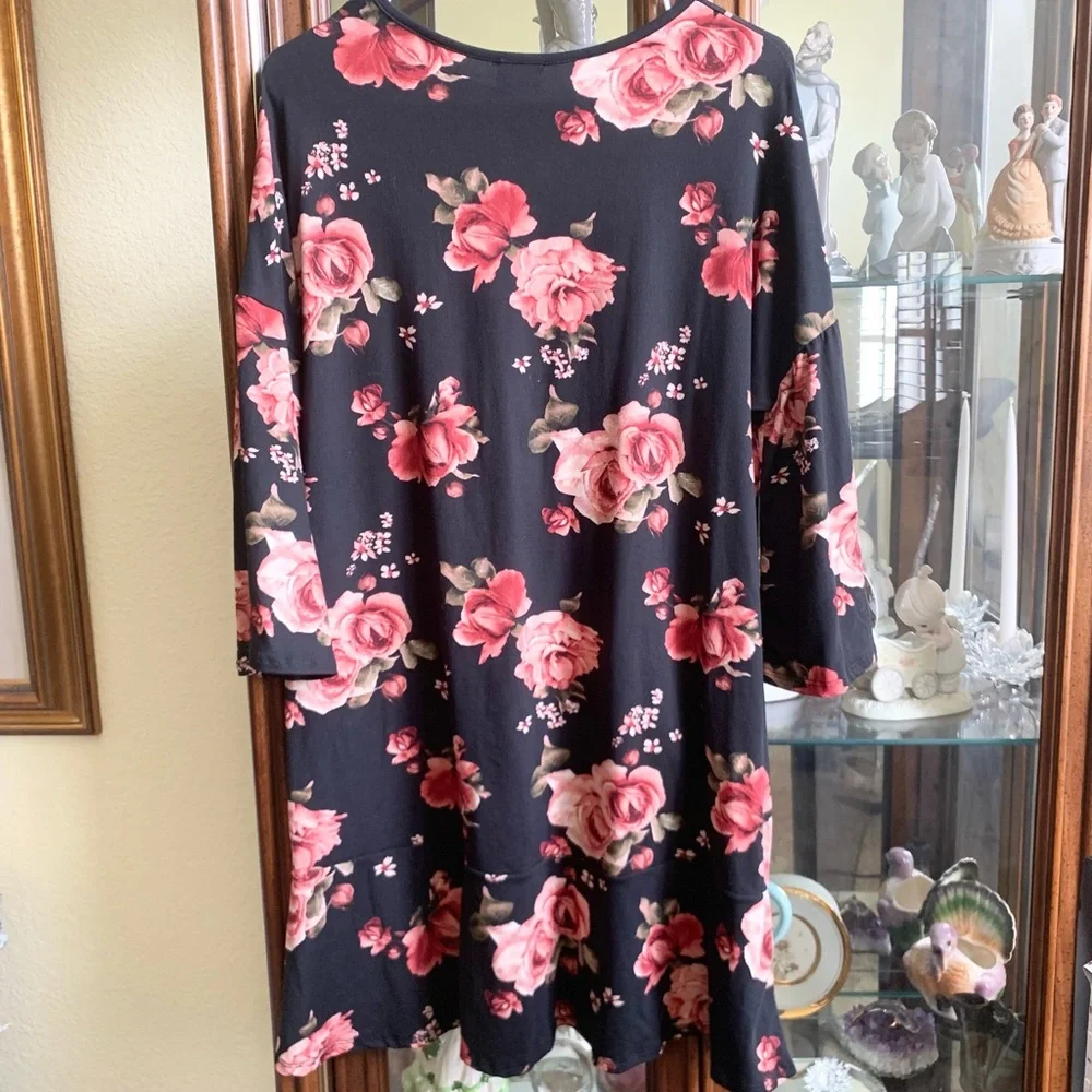 Swing Dress with Roses - Picture 2 of 3